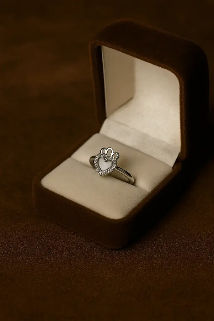 Classic Woman's 925 Silver Enamel Heart Ring – Effortless Everyday Style