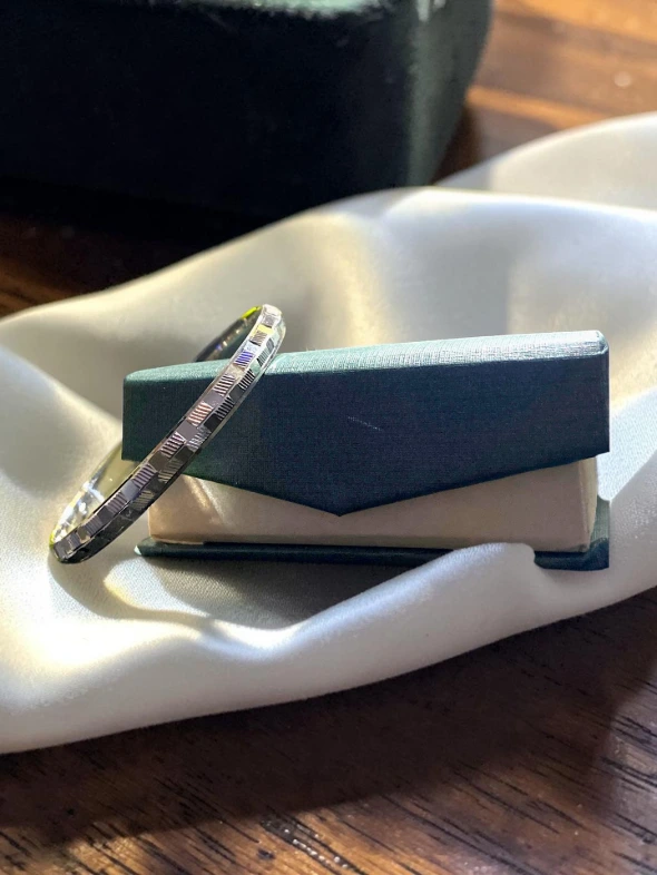 Texture men Kada mockup 1-Photoroom-Photoroom.webp