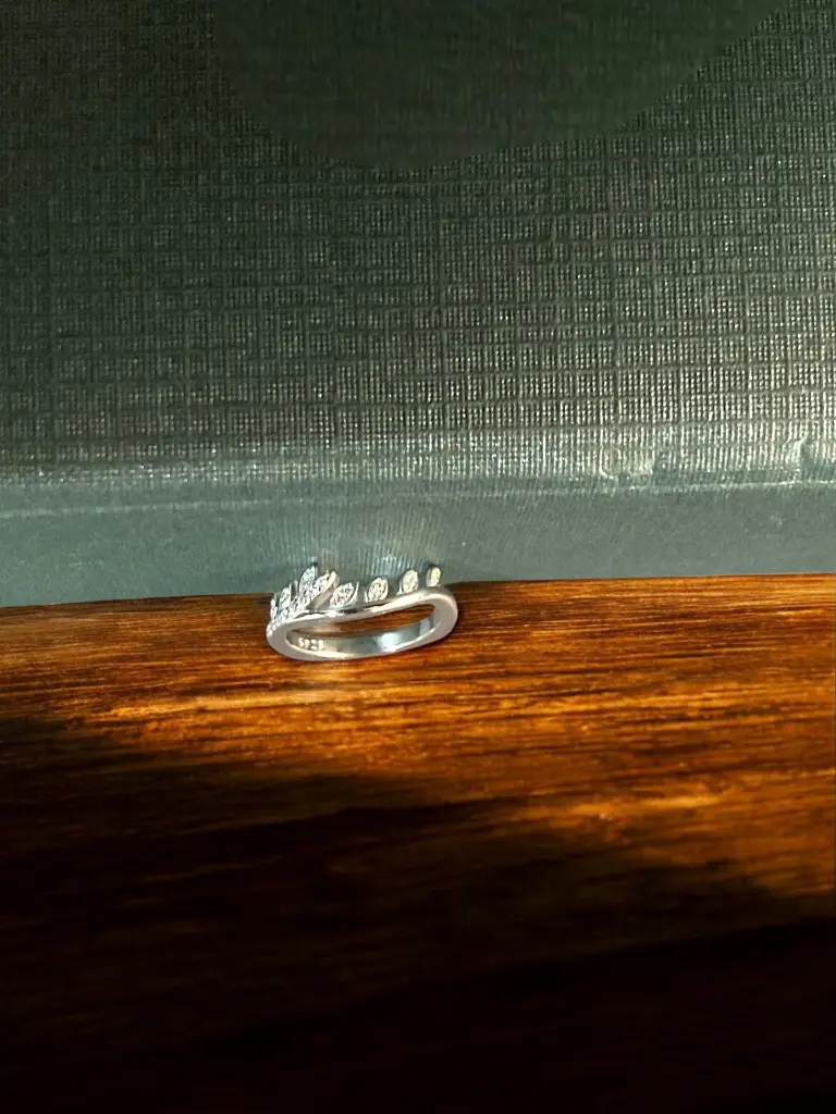 Silver Leaves Woman Ring 2-Photoroom.webp