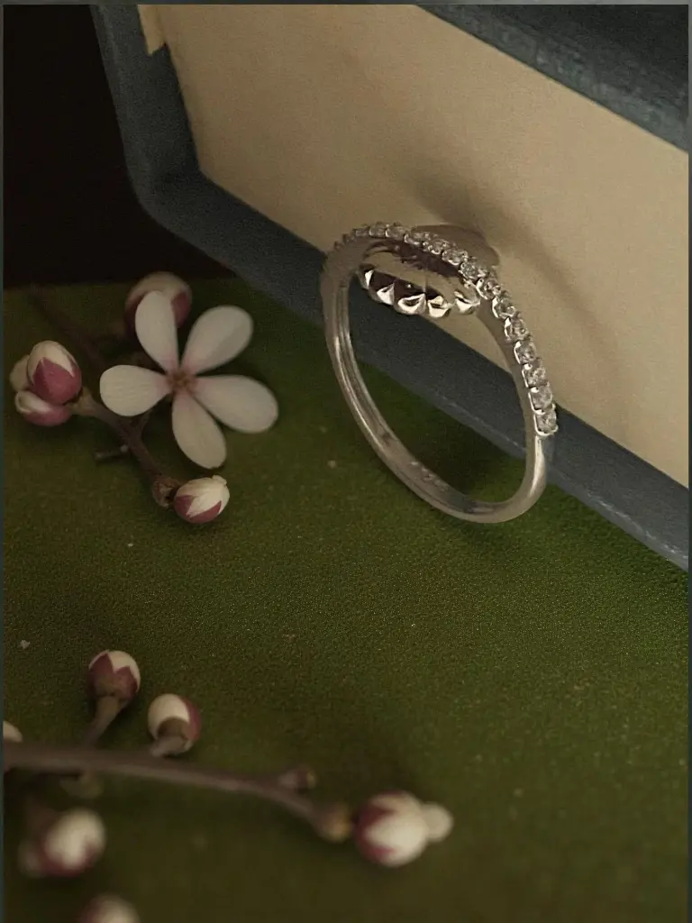 Silver Floral Diamond Ring Woman 1-Photoroom.webp
