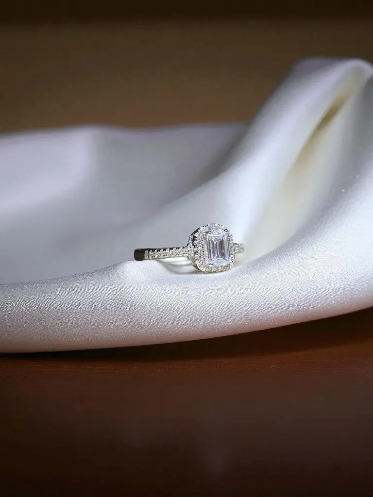 Silver Cubic Solitaire Ring Woman 1-Photoroom.webp