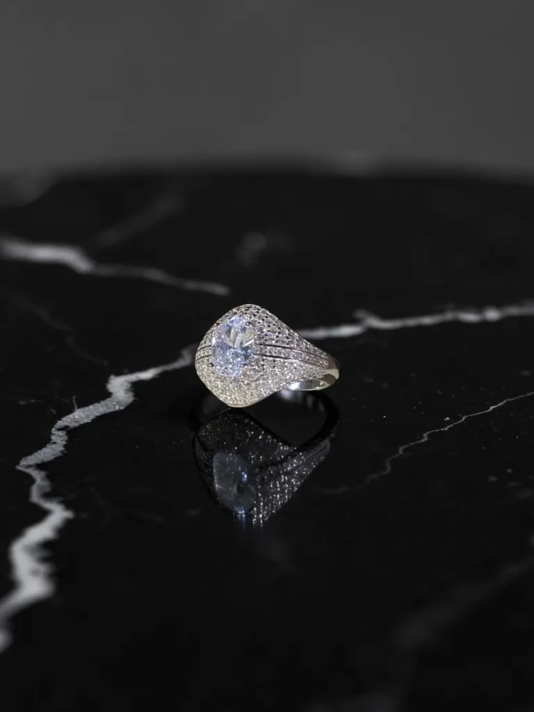 Big Solitaire Ring Woman 1.webp