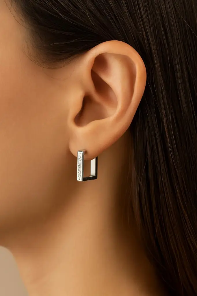 model with square bali.webp