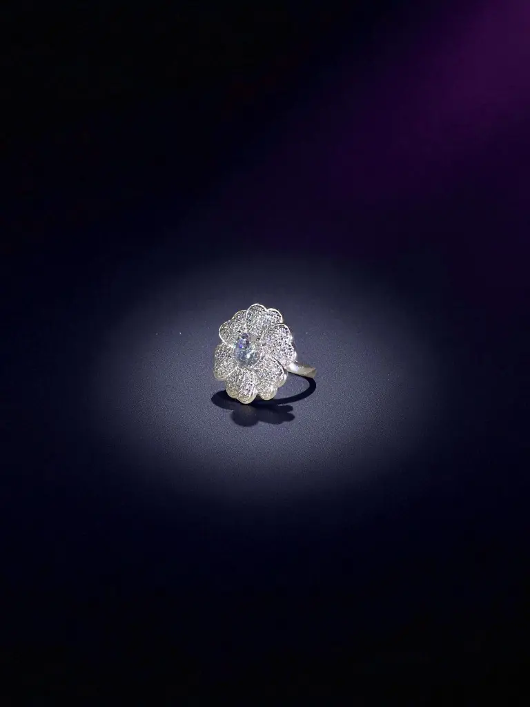 Solitaire Floral Silver Ring Woman 1.webp