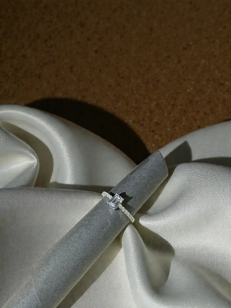 Luxury Square Solitaire Ring Woman-Photoroom (2).webp