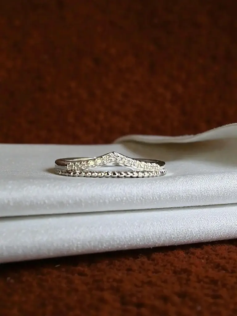 Elegant 925 Silver V Ring for Woman – Minimal Everyday Luxury