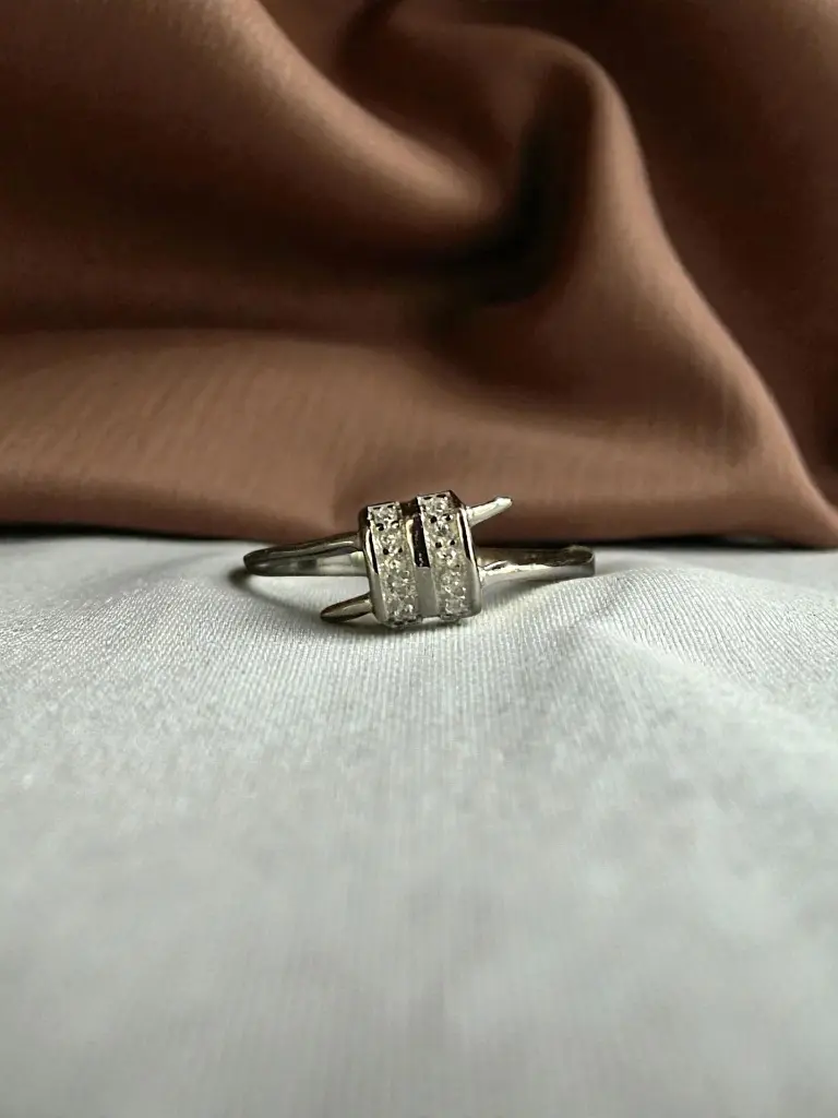 Silver Twisted Ring Woman 1.webp