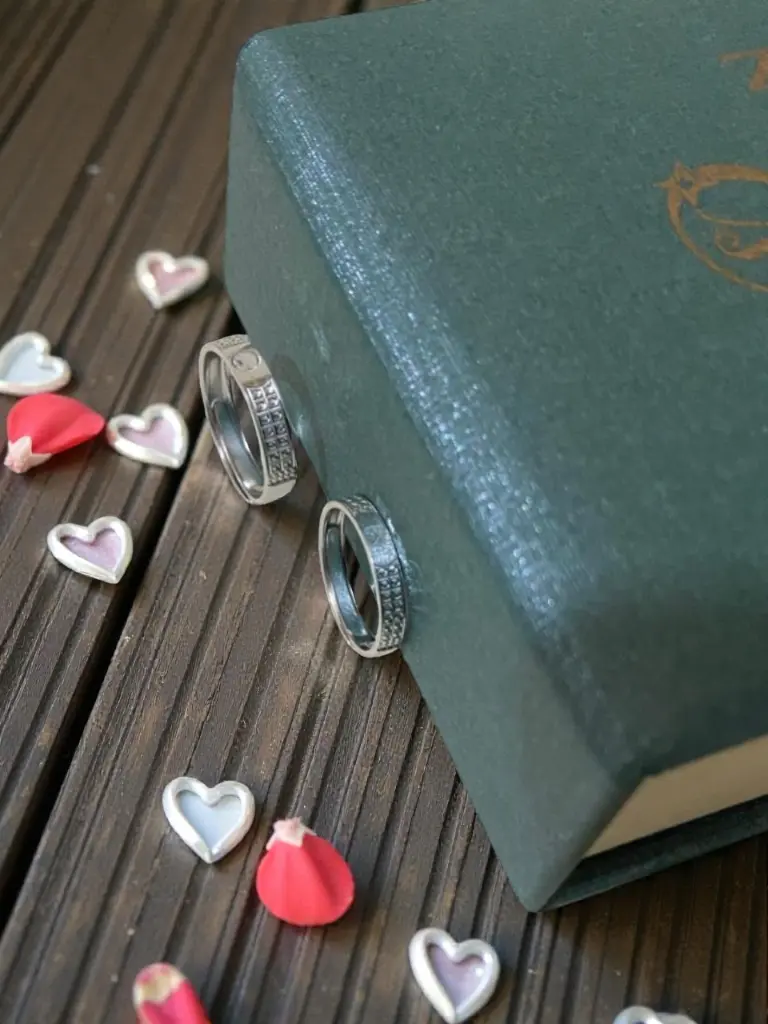 Silver Texture Couple Band 2.webp