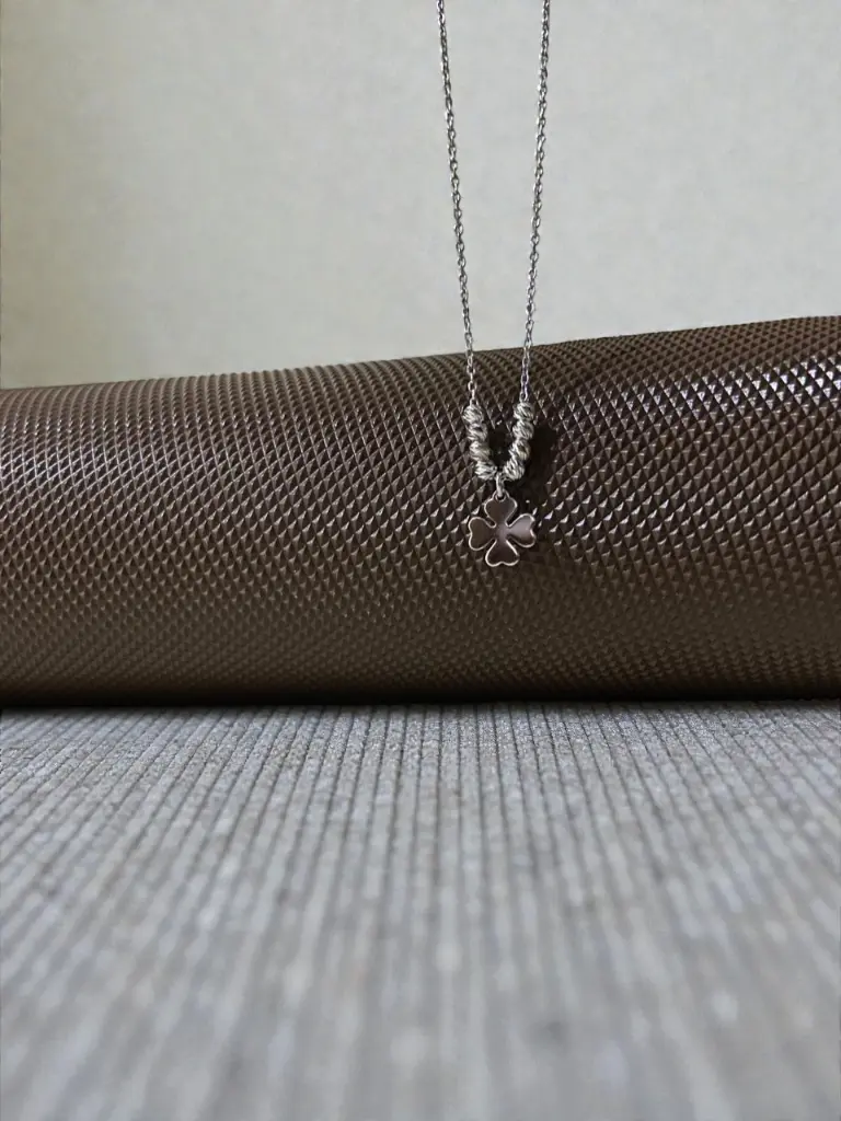 Silver leaf necklace woman 2.webp