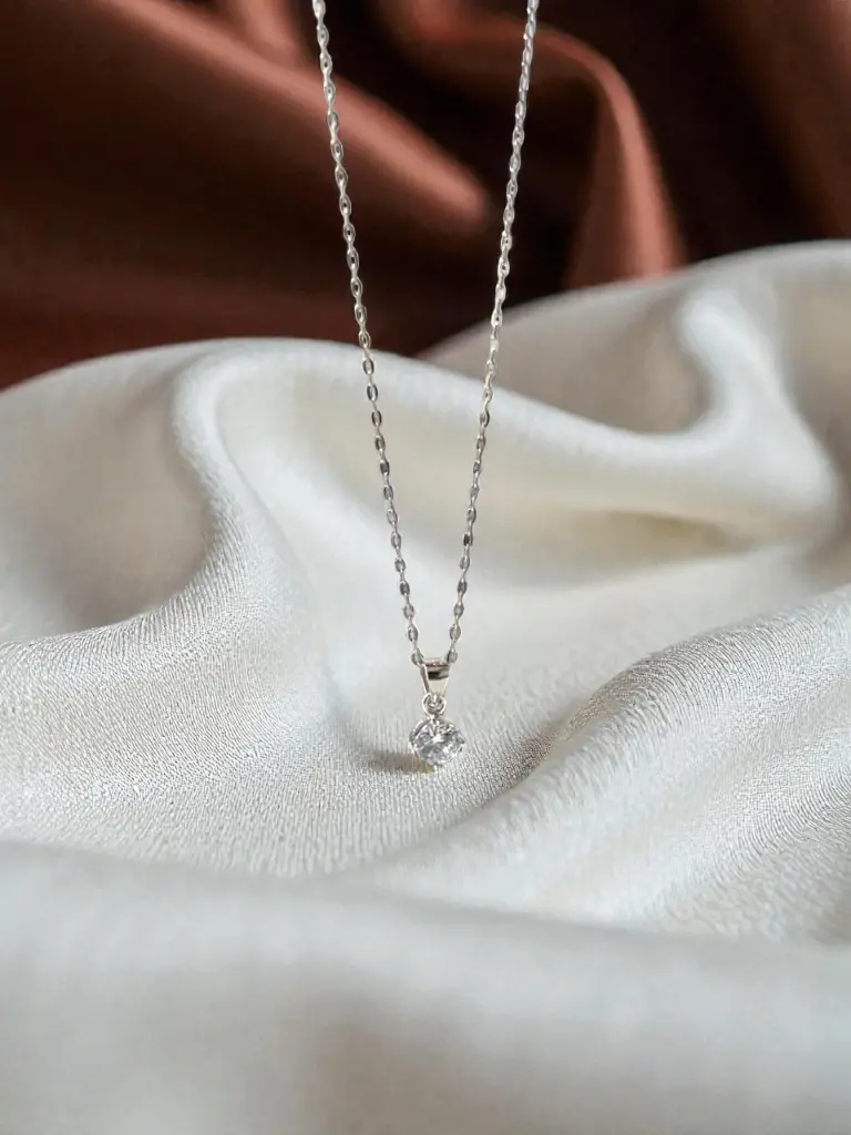Silver Solitaire Pendant Chain 1.webp