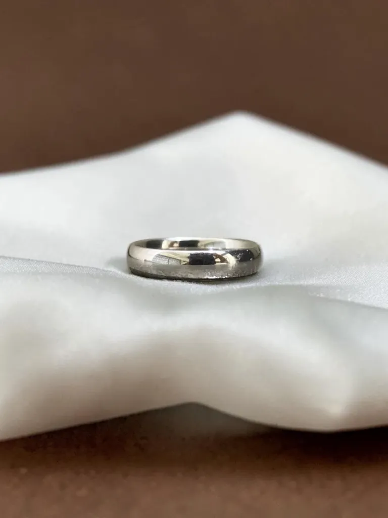 Silver Unisex Ring – Subtle Luxury for Every Day