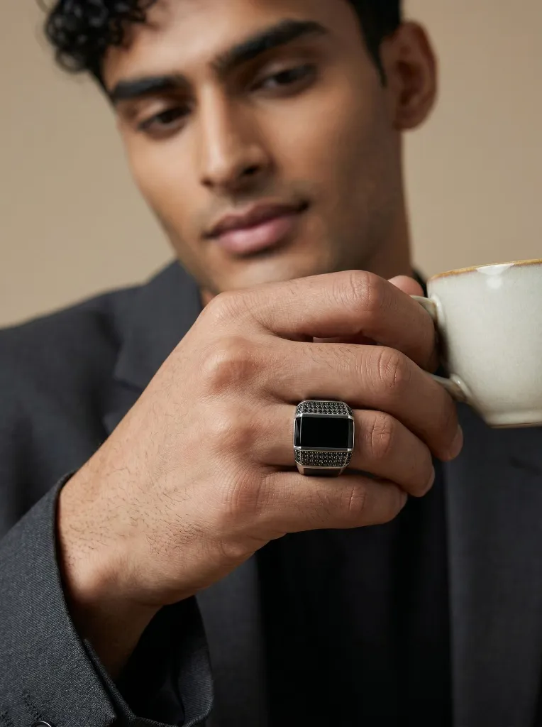 Big Silver Turkey Oxidized Ring Me 2-Photoroom (Virtual Model).webp