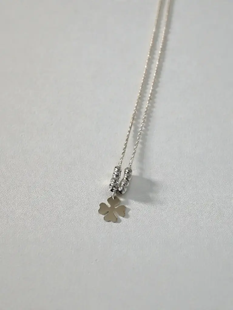Silver Leaf Pendant Necklace for Woman – Everyday Luxury