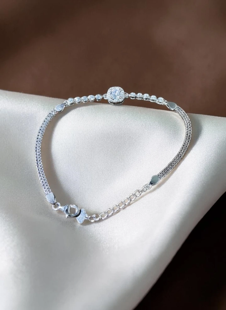 925 Silver Stylish Solitaire Bracelet for Woman