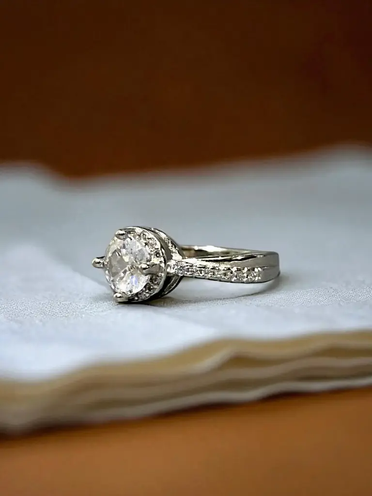 Elegant 925 Solitaire Ring for Woman