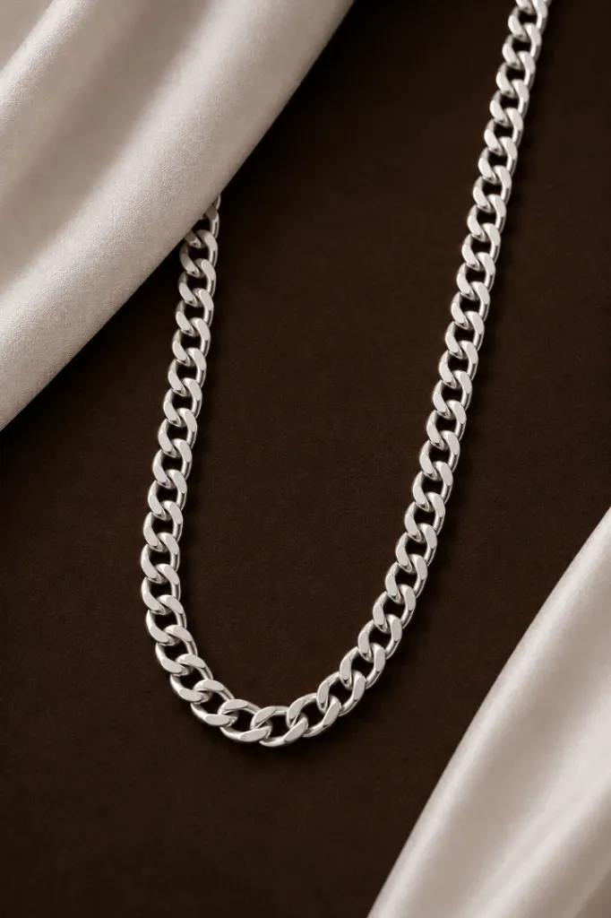 Silver Cuban Chain Close Shot Image.webp