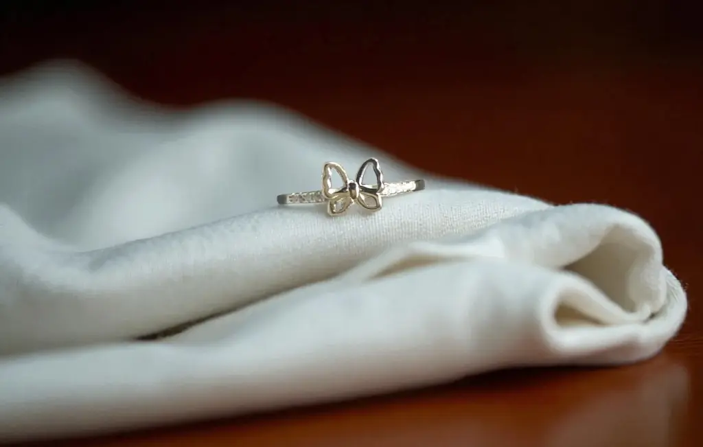 Woman’s 925 Diamond Butterfly Ring