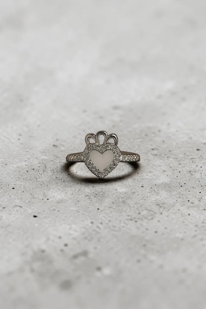 Classic Woman's 925 Silver Enamel Heart Ring – Effortless Everyday Style
