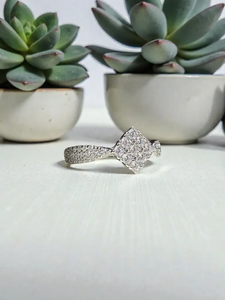 Minimal Silver Cluster Ring for Woman – Modern & Refined