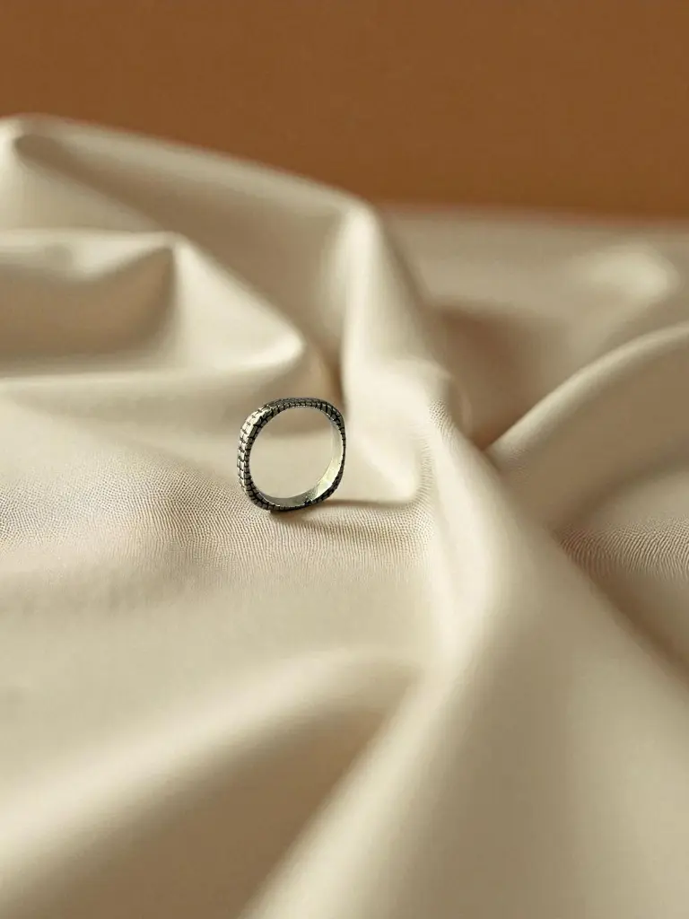 Square Ring mockup 1-Photoroom.webp