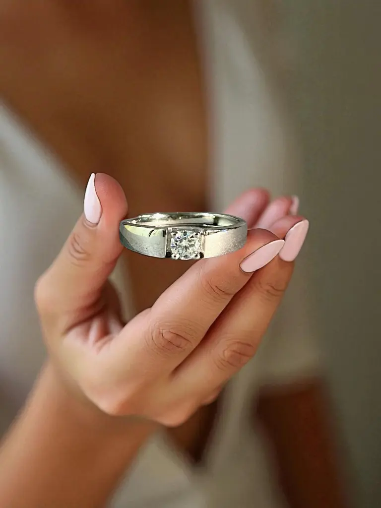 Model with woman Solitaire Ring-Photoroom.webp