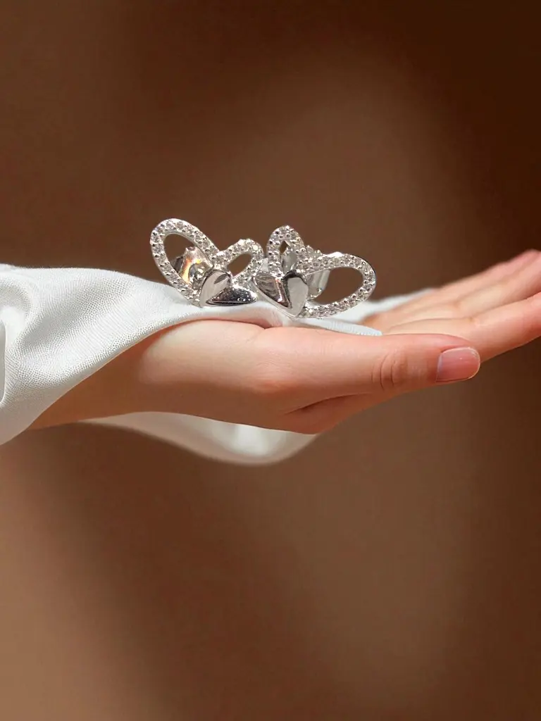 Model Heart Tops -Photoroom.webp