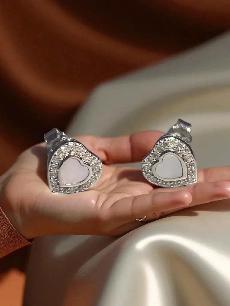 model Heart Tops-Photoroom.webp