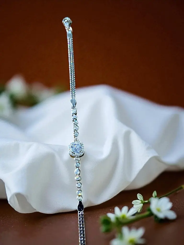 925 Silver Stylish Solitaire Bracelet for Woman