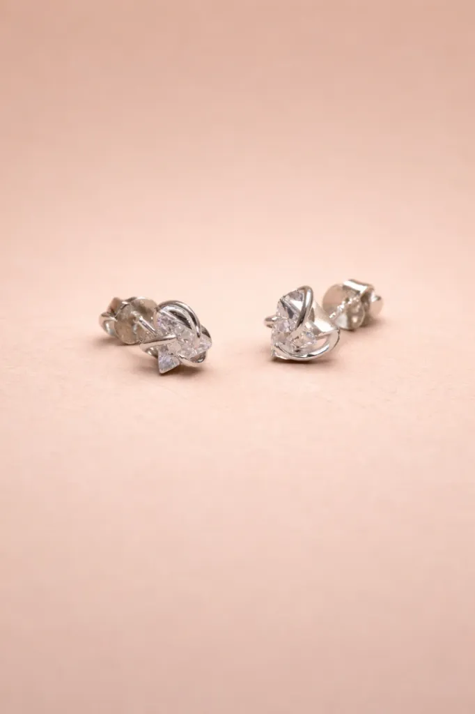 Dainty 925 Triangle Studs – Minimalist Silver Earrings for Woman