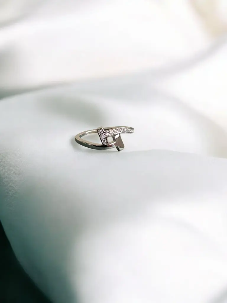 Sterling Silver Twist Ring – Classic Minimal Design for Woma​n