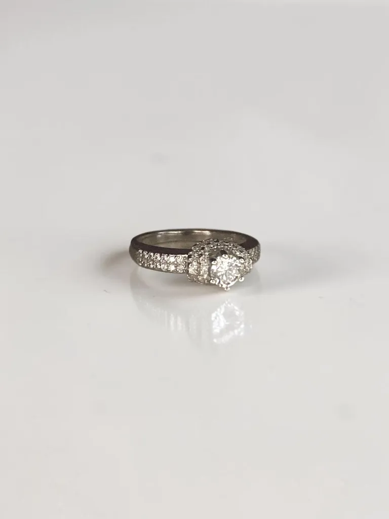 925 Sterling Silver Halo Ring for Woman – Sparkling Solitaire Design