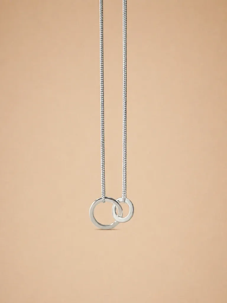 Silver Chain with Ring Pendant – Minimal Necklace Design
