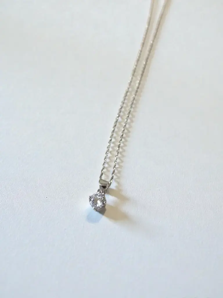 Minimal Woman's Silver Solitaire Pendant Chain – Luxury Daily Wear