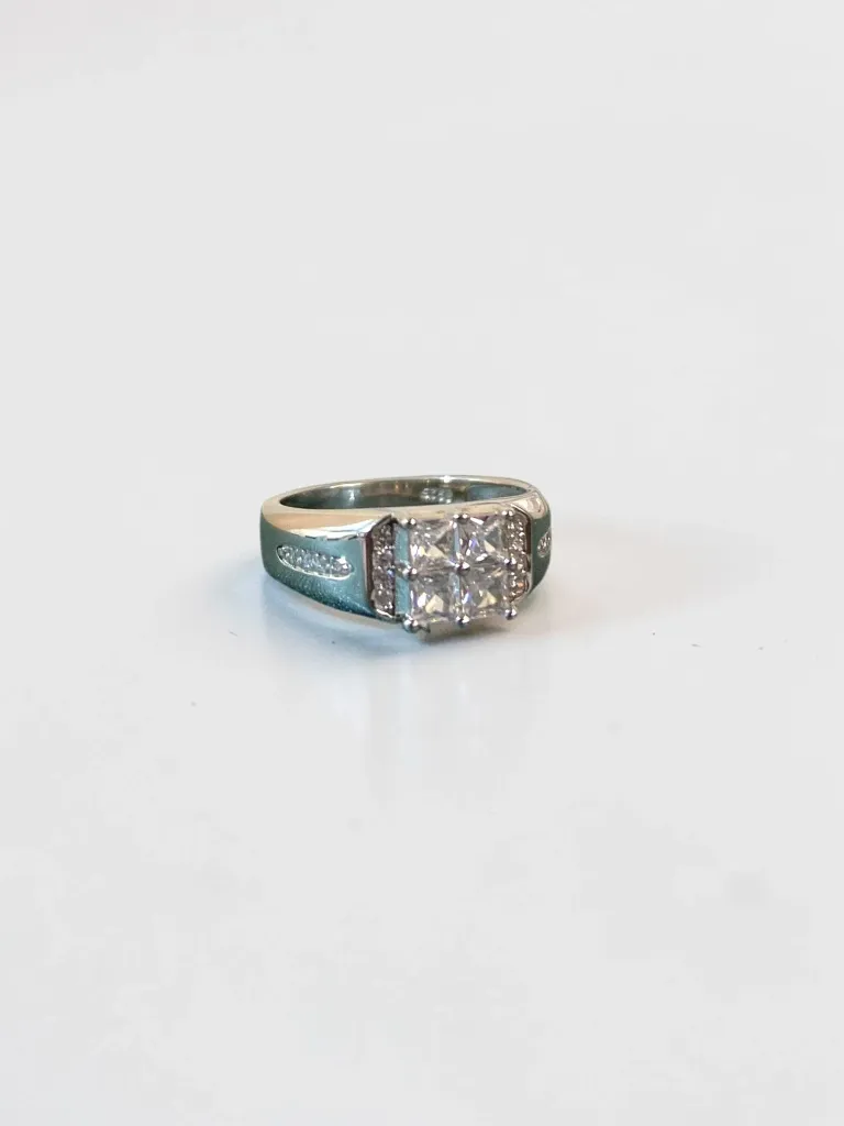 Minimal Men Silver Square Diamond Ring – Everyday Luxury Style