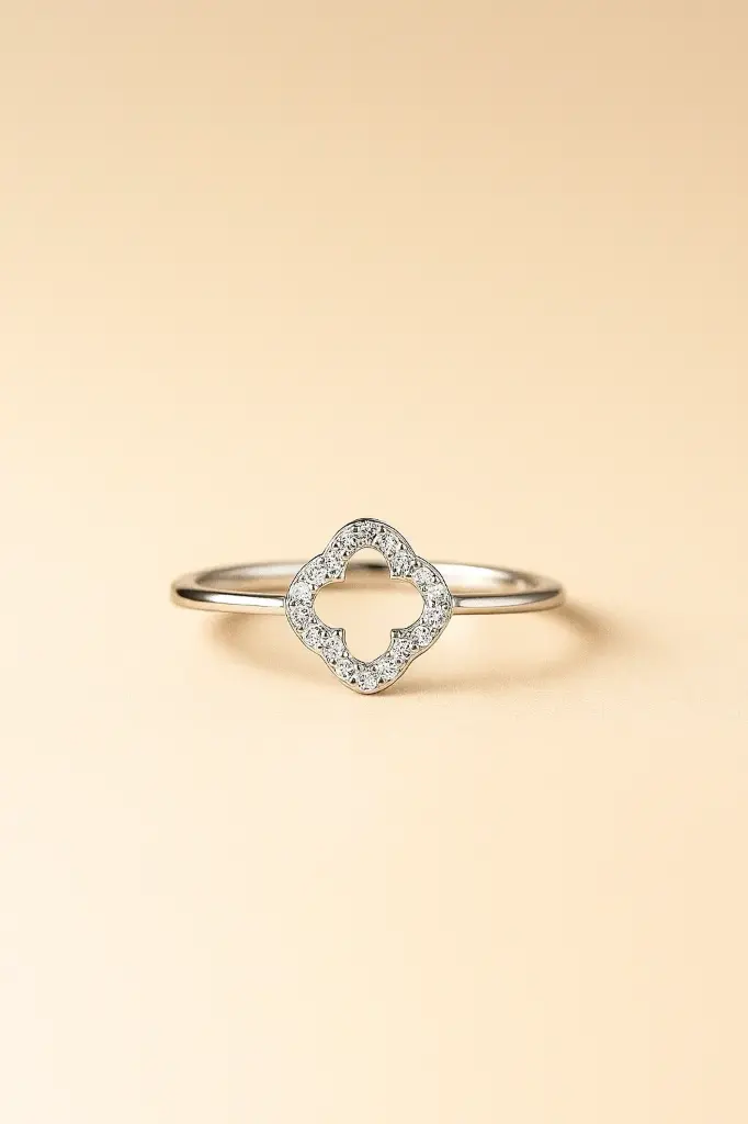 925 Silver Woman's Quatrefoil Sparkle Ring
