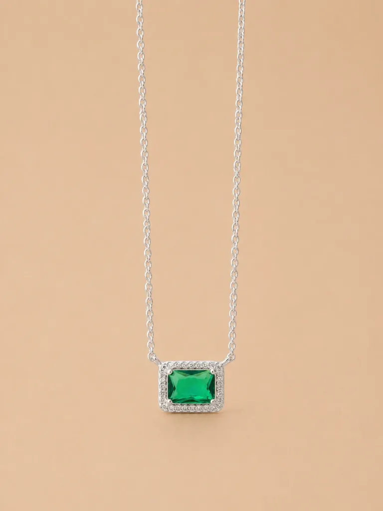 Silver Chain with Pendant – Modern Emerald Glow