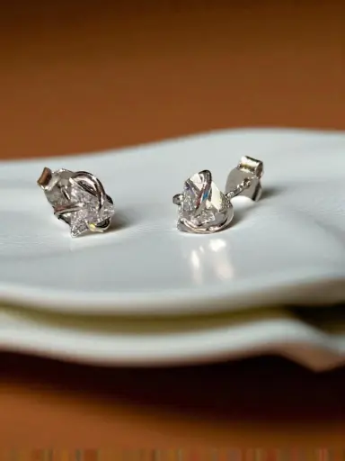 Dainty 925 Triangle Studs – Minimalist Silver Earrings for Woman