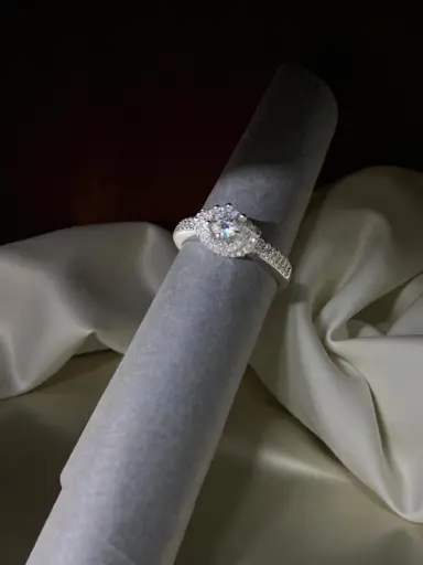 925 Sterling Silver Halo Ring for Woman – Sparkling Solitaire Design