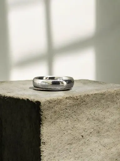 Minimal Silver Plain Ring – Refined Everyday Luxury