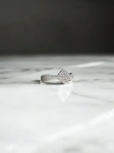 Minimal Silver Cluster Ring for Woman – Modern & Refined