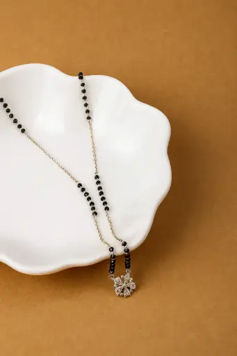Silver Flower Pendant Mangalsutra – Everyday Luxury
