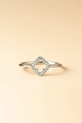 925 Silver Woman's Quatrefoil Sparkle Ring